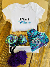 Load image into Gallery viewer, Girl&#39;s Medium Gift Box

