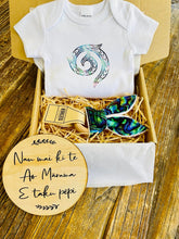 Load image into Gallery viewer, Gender-Neutral Medium Gift Box
