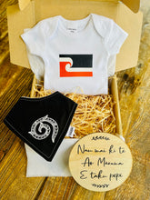 Load image into Gallery viewer, Gender-Neutral Medium Gift Box
